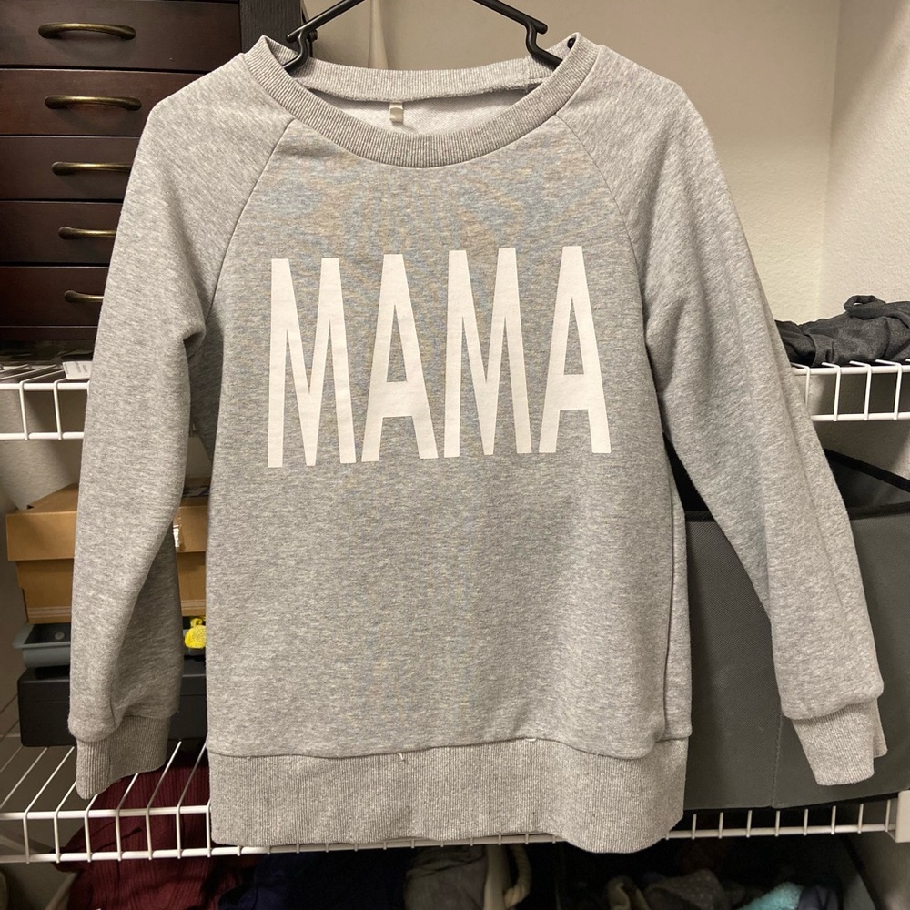 Gray 'MAMA' crewneck